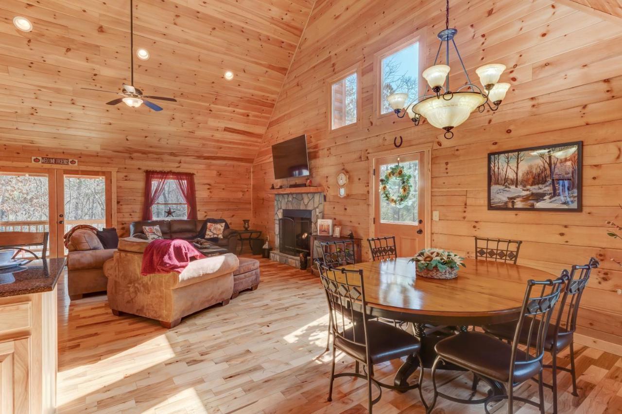 Hot-Tub 6 Seater, Fire-Pit, Master King Bed, Wineries, Pickleball, Resort Amenities Ellijay Εξωτερικό φωτογραφία